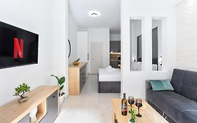 New Luxury Apartment In Downtown